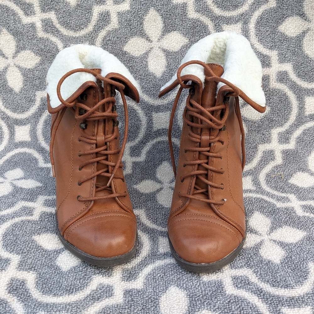 Mossimo Supply Faux Leather and Sheepskin Boots Size 7.5